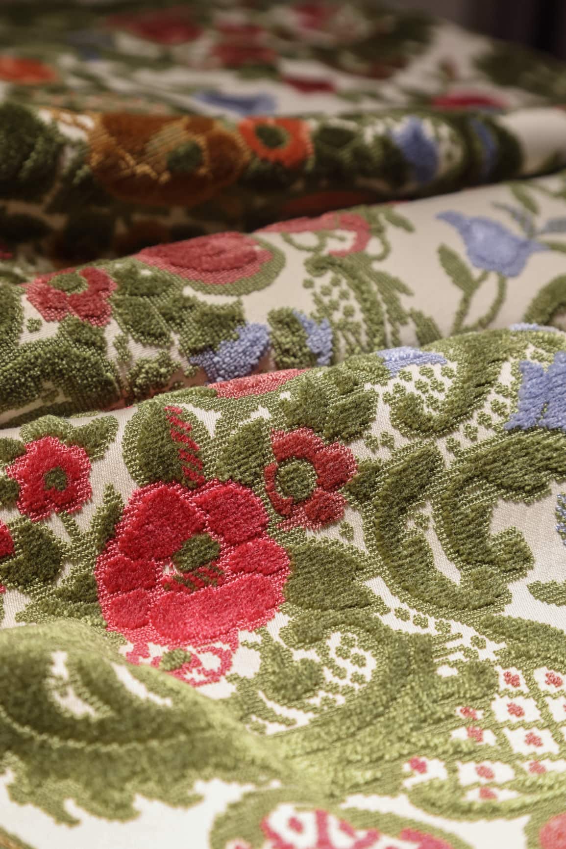JBL Jacquard Velvet การปรับแต่งดอกไม้สีสันสดใสฟรีตัวอย่างผ้าตัดกองสิ่งทอหน้าแรกหรูหราสำหรับโซฟา